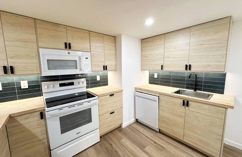 Ironbound District House | Stylish 2BR - EWR, Stadium & NYC