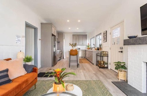 El Porto Apartment | Stylish 2BR Family Suite in Manhattan Beach