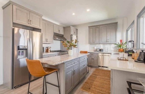 El Porto Apartment | Stylish 2BR Family Suite in Manhattan Beach
