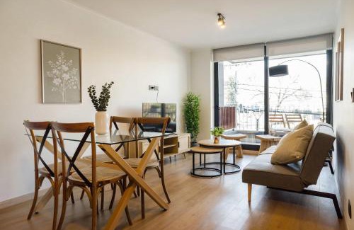 Apoquindo Apartment | Stylish 2BR Flat for 5 in Lively Las Condes Oasis