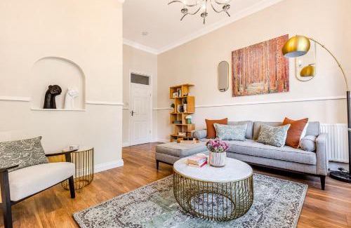 North Kensington Apartment | Stylish 2BR flat with terrace in North Kensington