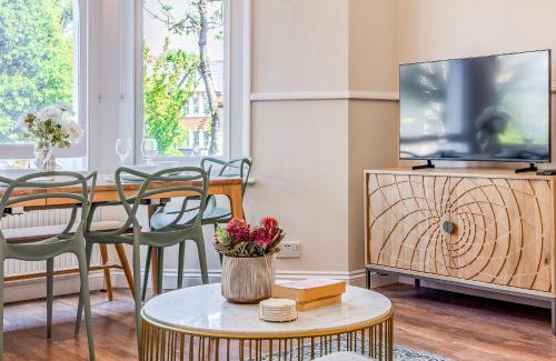 North Kensington Apartment | Stylish 2BR flat with terrace in North Kensington