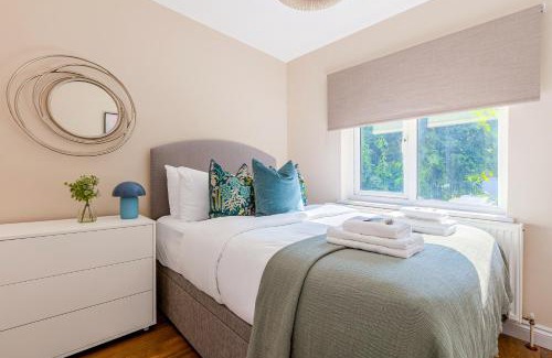 North Kensington Apartment | Stylish 2BR flat with terrace in North Kensington