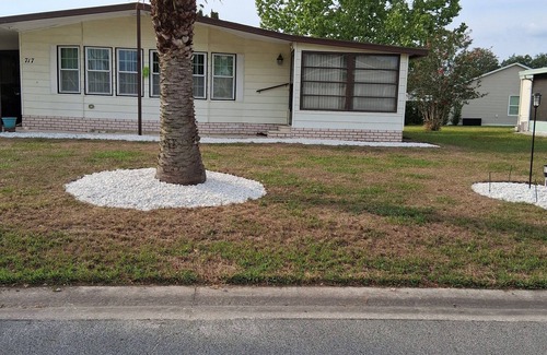 Silver Lake House | Stylish 2BR Florida Home w/85" & 75" TVs + 3 Total Screens!