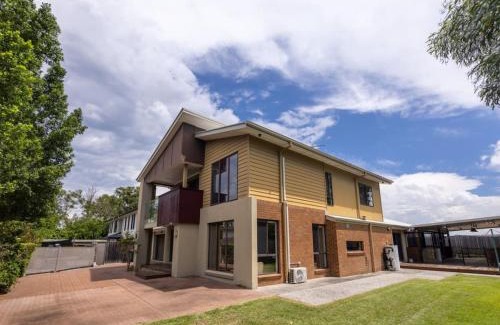 Stretton House | Stylish 2BR House for a Memorable Stay Stretton