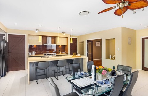 Stretton House | Stylish 2BR House for a Memorable Stay @Stretton