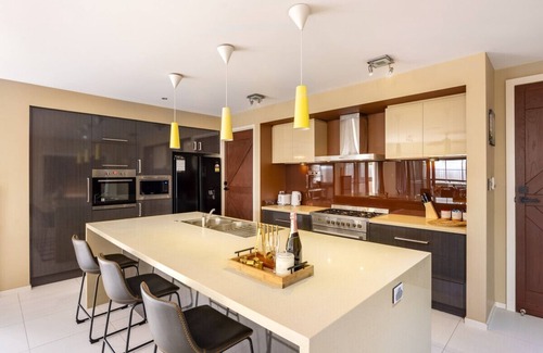 Stretton House | Stylish 2BR House for a Memorable Stay @Stretton