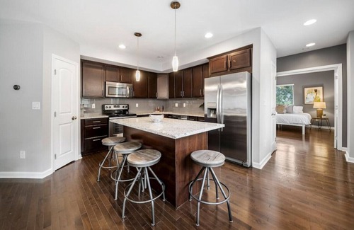 Mount Auburn Apartment | Stylish 2BR near City Center | OTR, UC, Zoo
