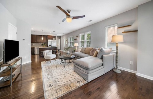 Mount Auburn Apartment | Stylish 2BR near City Center | OTR, UC, Zoo