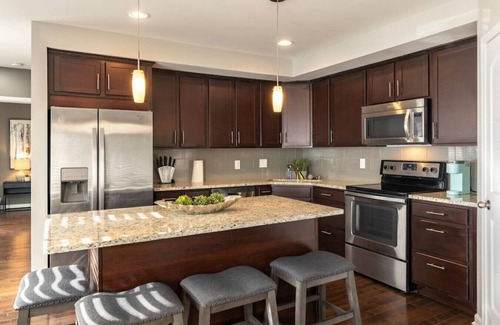 Mount Auburn Apartment | Stylish 2BR near it all