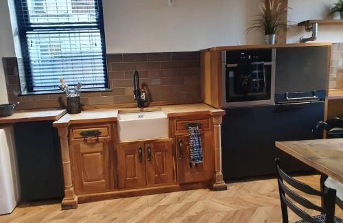 Rochdale House | Stylish 2BR Stay in Rochdale