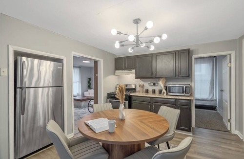 Lakefront Apartment | Stylish 2BR Syracuse Stay, Near Zoo, Museums and Downtown