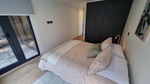 Apoquindo Apartment | Stylish 2BR Urban Oasis for 3 in Vibrant Las Condes