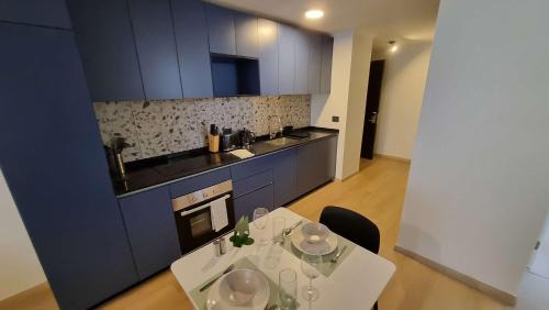 Apoquindo Apartment | Stylish 2BR Urban Oasis for 3 in Vibrant Las Condes