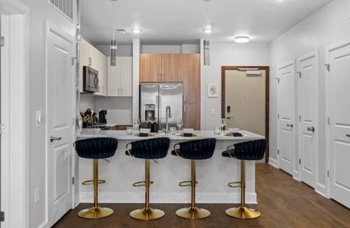 Eighth Avenue Apartment | Stylish 2BR w/Skyline Pool, Walk to Gulch
