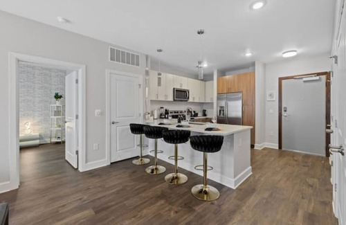 Eighth Avenue Apartment | Stylish 2BR w/Skyline Pool, Walk to Gulch