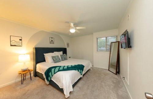 West End Apartment | Stylish 2BR with Balcony and Optional Parking Near Vanderbilt & Broadway