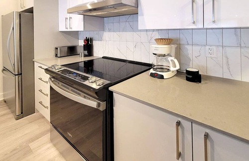 Brossard Apartment | Stylish 2BR with Skyline Views, Near Brossard Park