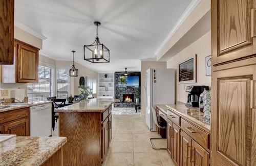 Lake Hamilton Cottage | Stylish 3/2 Home Boat Slip Lake Access Lake View! King Beds Central Loc