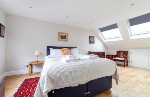 Norbiton Apartment | Stylish 3 BDR apartment wfree parking and garden