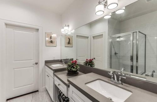 Northside Ski Chalet | Stylish 3 BDR House 5 miles to Downtown!