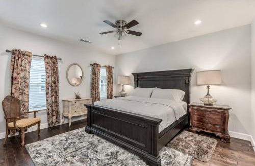 Northside Ski Chalet | Stylish 3 BDR House 5 miles to Downtown!