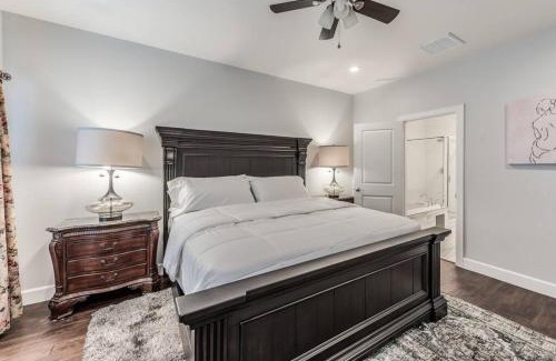 Northside Ski Chalet | Stylish 3 BDR House 5 miles to Downtown!