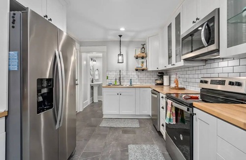 South Kansas City House | Stylish 3 Bed/2 Bath Home in KC with Fire Pit