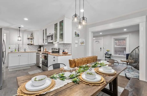 South Kansas City House | Stylish 3 Bed/2 Bath Home in KC with Fire Pit