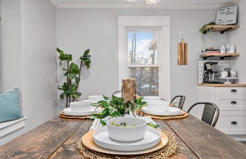 South Kansas City House | Stylish 3 Bed/2 Bath Home in KC with Fire Pit