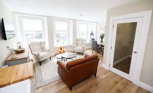 Dunfermline Apartment | Stylish 3-Bed Apartment in the Heritage Quarter