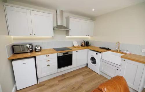 Dunfermline Apartment | Stylish 3-Bed Apartment in the Heritage Quarter