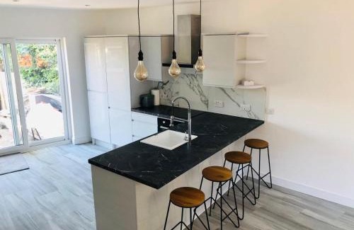 London Borough of Bromley Apartment | Stylish 3-Bed Executive Home Chislehurst, BR7