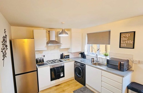 Cheetham Hill House | Stylish 3 Bed Home with Garden & Free Parking