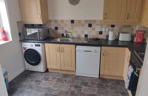 Liskeard House | Stylish 3 bed home with allocated parking for 2