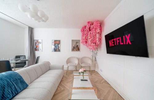Lewisham House | Stylish 3 Bed Home with Gardens Fast Transport Links