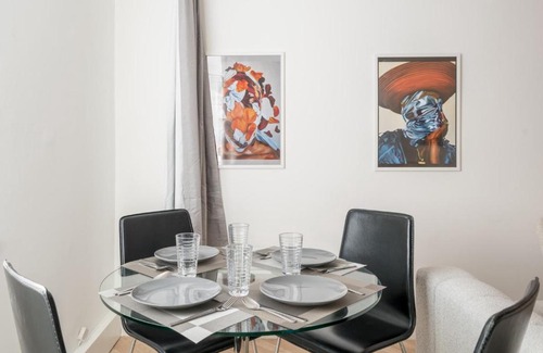 Lewisham House | Stylish 3 Bed Home with Gardens Fast Transport Links