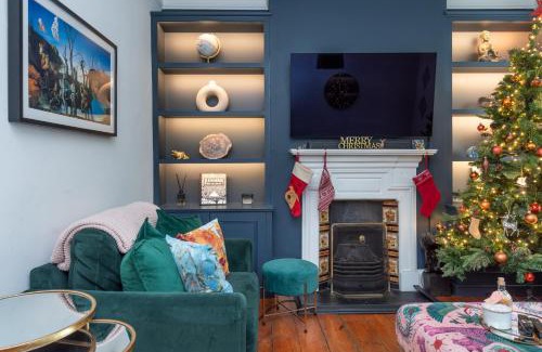 London Borough of Hounslow House | Stylish 3-Bed House in Brentford near Richmond