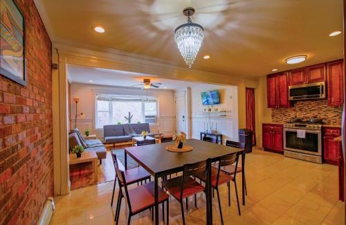 Jersey City Apartment | Stylish 3 bed, minutes to NYC!