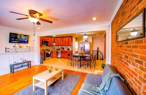 Jersey City Apartment | Stylish 3 bed, minutes to NYC!