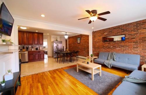 Jersey City Apartment | Stylish 3 bed, minutes to NYC!