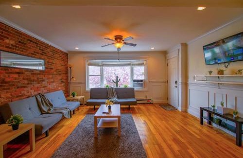 Jersey City Apartment | Stylish 3 bed, minutes to NYC!