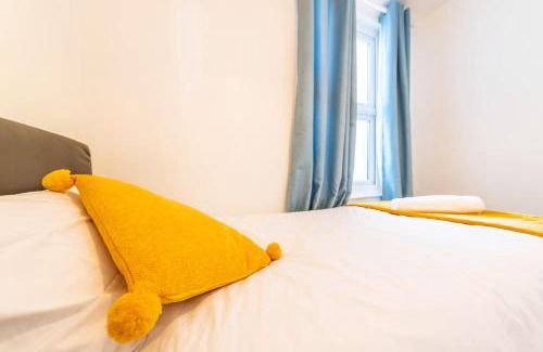 Chatham Apartment | Stylish 3-bed Terraced House with Wi-Fi