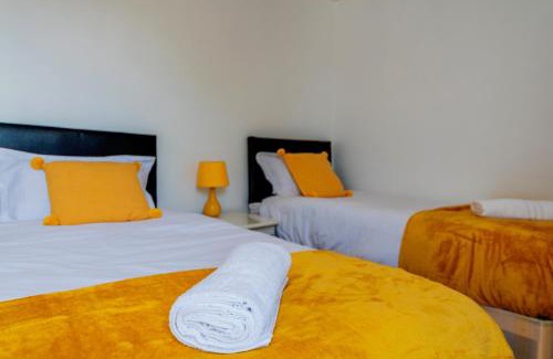 Chatham Apartment | Stylish 3-bed Terraced House with Wi-Fi
