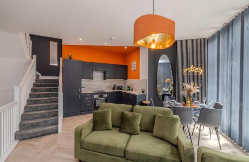 Montpelier Apartment | Stylish 3 Bedroom Apartment Next to Brighton Beach and Shopping Center
