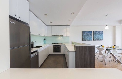 Fremantle House | Stylish 3 bedroom Apartment in Fremantle-Outdoor Pool