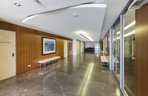 Fremantle House | Stylish 3 bedroom Apartment in Fremantle-Outdoor Pool