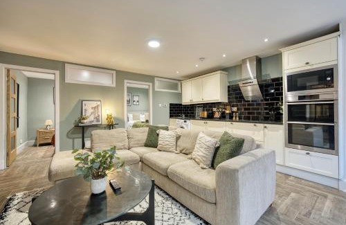 North West Apartment | Stylish 3-Bedroom Apartment in Central Glasgow