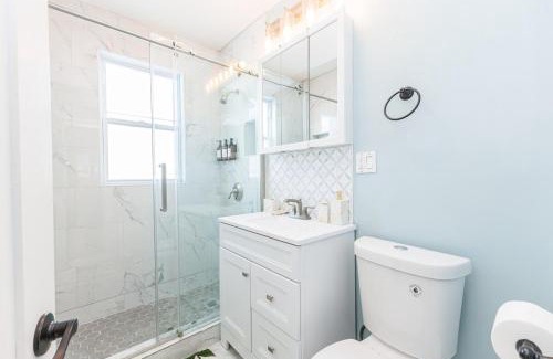 Upham's Corner Apartment | Stylish 3 Bedroom Apartment