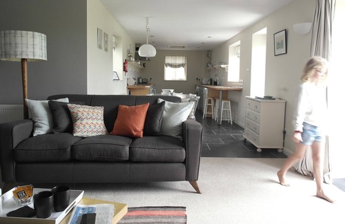 St Ives Cottage | Stylish 3-bedroom Brea Cottage at Beersheba - with hot-tub & close to beaches